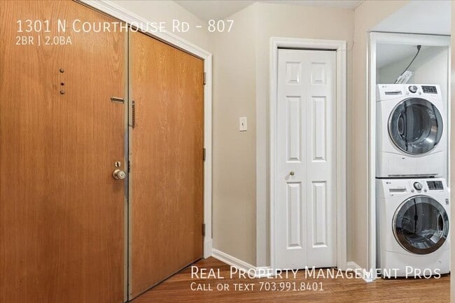 Foto del edificio - 1301 N Courthouse Rd