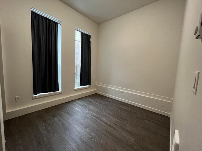 Interior Photo - MF 16 - N. Sumner