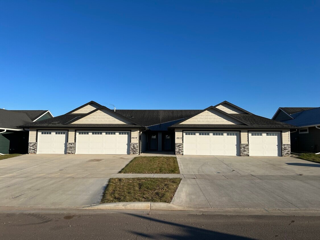 Foto principal - 4509 W 35th St N