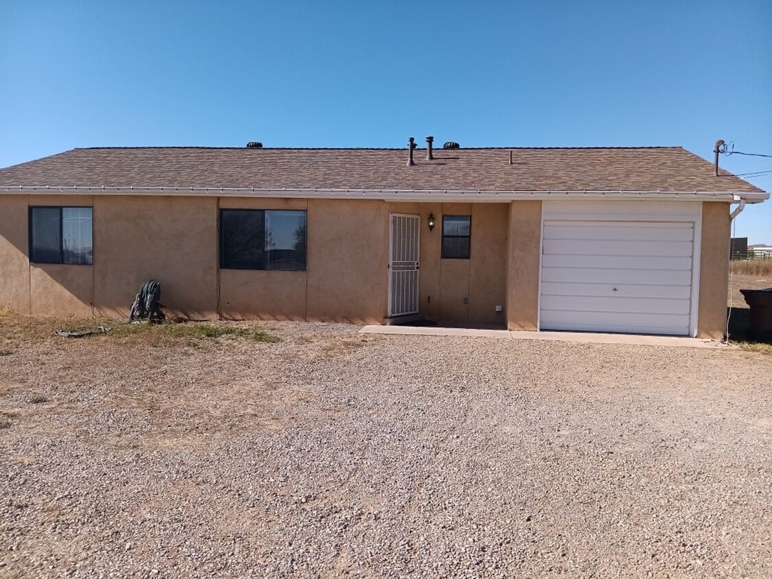 Primary Photo - 3 Bedroom, 1 Bathroom Home! Schedule a Sho...