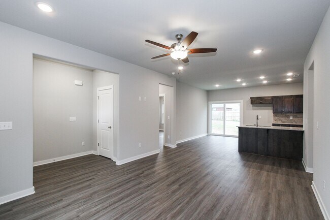 Building Photo - Beautiful Home in Farmington!