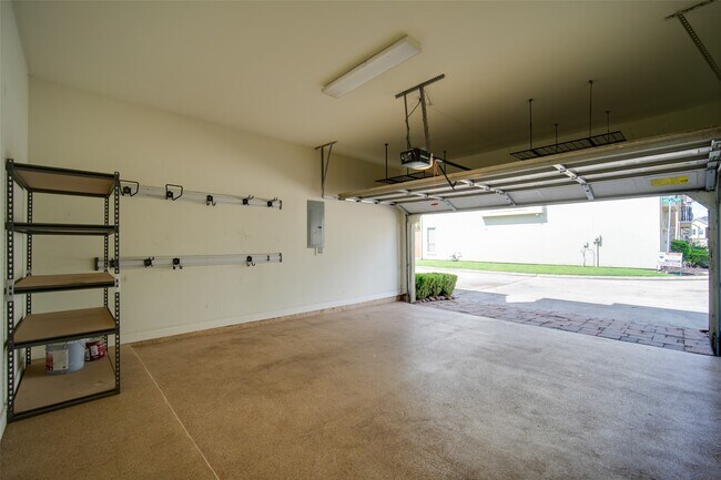 Foto del edificio - 9147 Lago Crest Dr