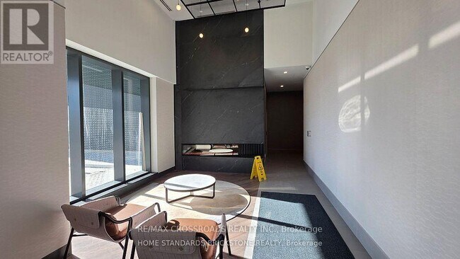 Building Photo - 1007 The Queensway