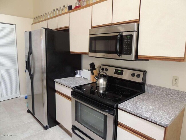 Foto del edificio - 8055 Creedmoor Dr