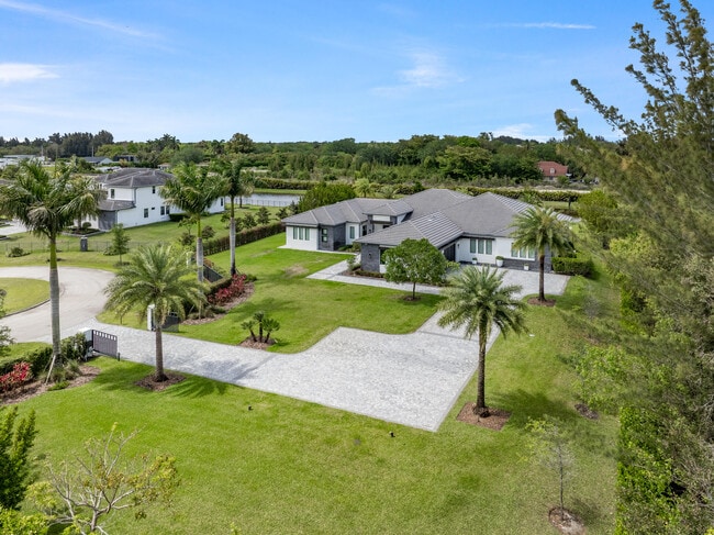 Foto del edificio - 17101 Magnolia Estates Dr