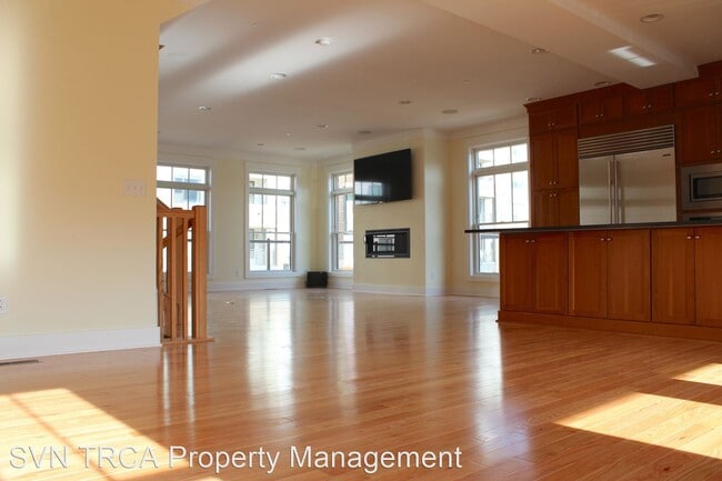 Building Photo - 4 br, 4.5 bath House - 1924 Waterfront Place