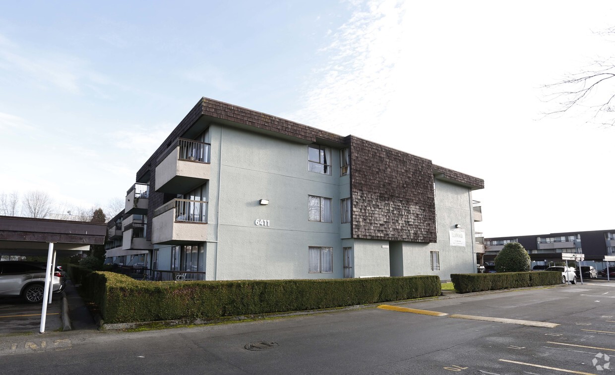 Building Photo - Elmwood Court