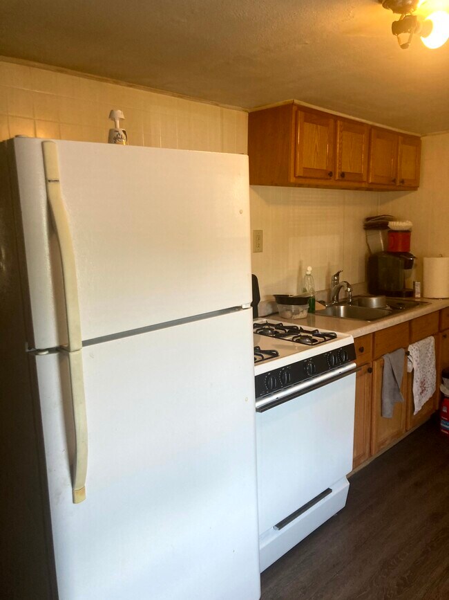 301 E Eleanor St Unit 2nd floor, Thornton, IL 60476 Apartments in