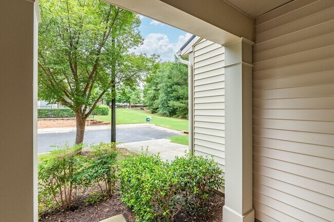 Building Photo - Beautiful 3 Bedroom Townhome in Thompson Ridge – Prime Durham Location!
