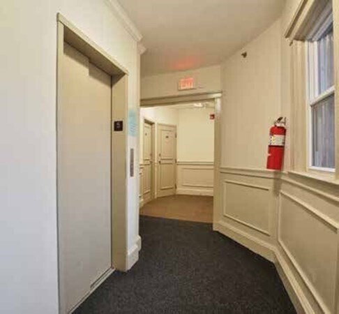 Foto del edificio - 15 Westland Ave