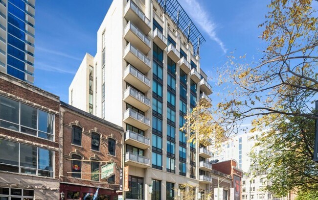 Foto del edificio - 744 N Clark St