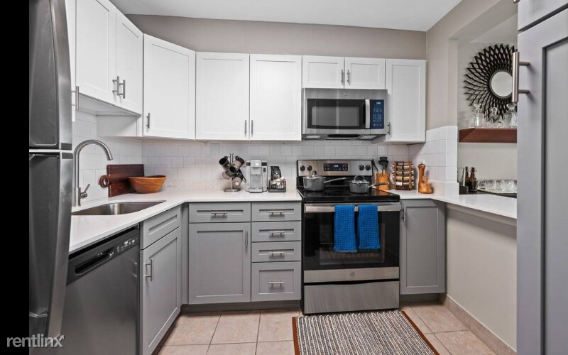 Primary Photo - Studio, 1 bath Condo - 200 E Ontario St