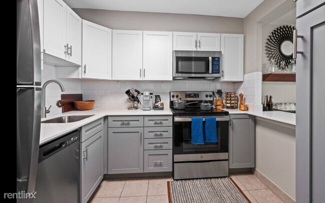 Foto del edificio - 1 br, 1 bath Condo - 321 E Ontario St