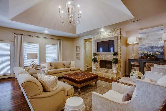 Foto del edificio - Breathtaking Property Available September