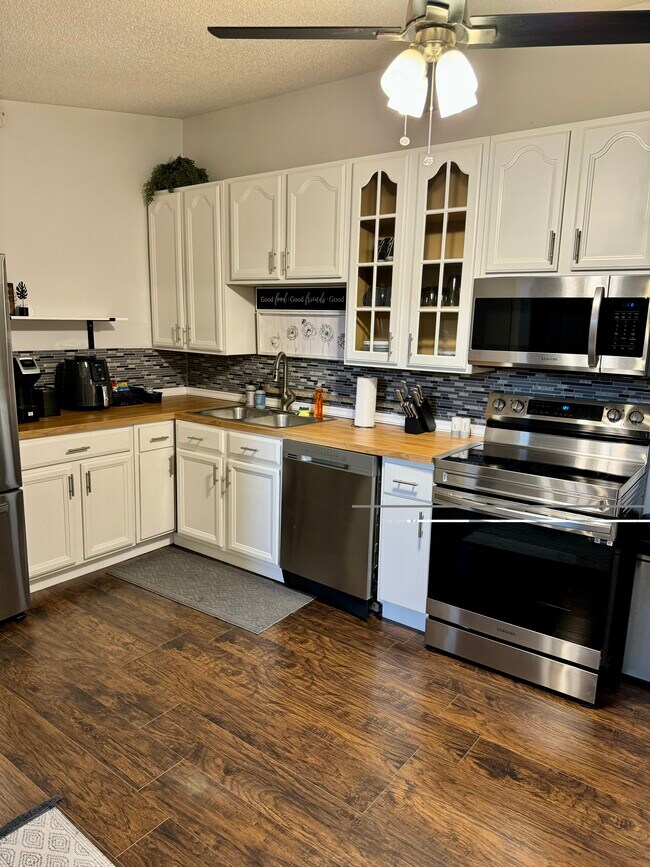 Building Photo - 5015 Ashmeade Rd