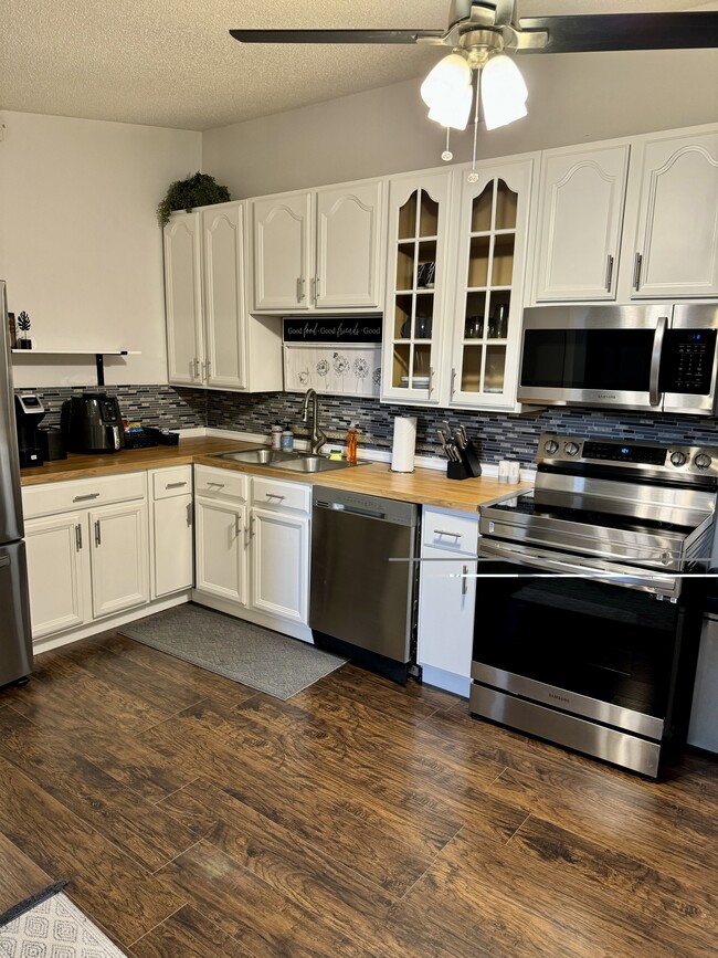 Foto del edificio - 5015 Ashmeade Rd