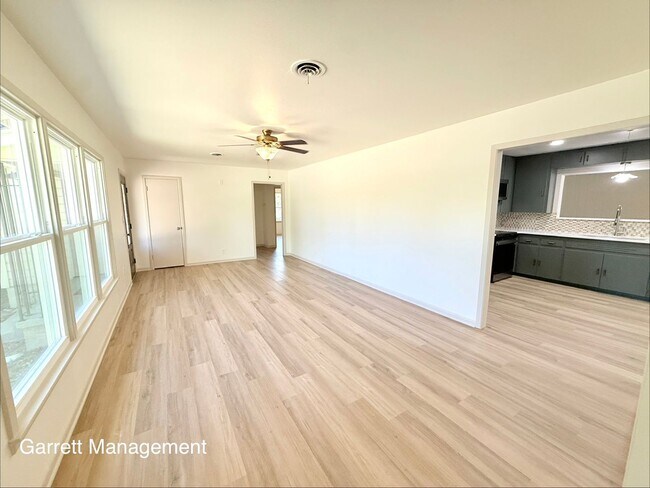 Foto del edificio - 502 W Ave A