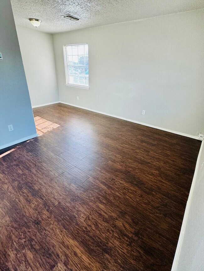 Foto del edificio - Kennedale 1 bedroom apartment ! Water included !