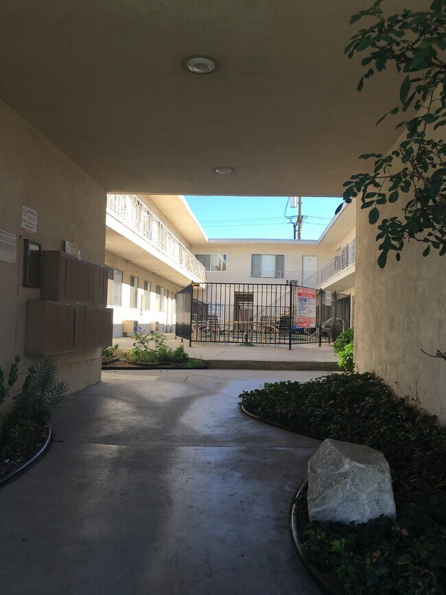 Foto del edificio - 110 N Cedar St