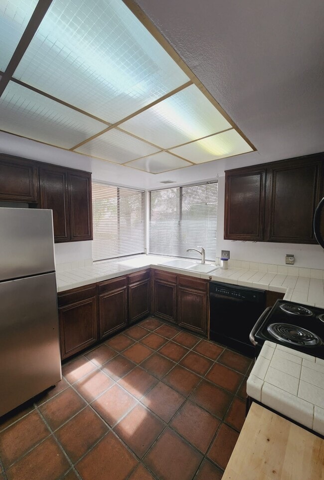 Building Photo - 3049 Conquista Ct