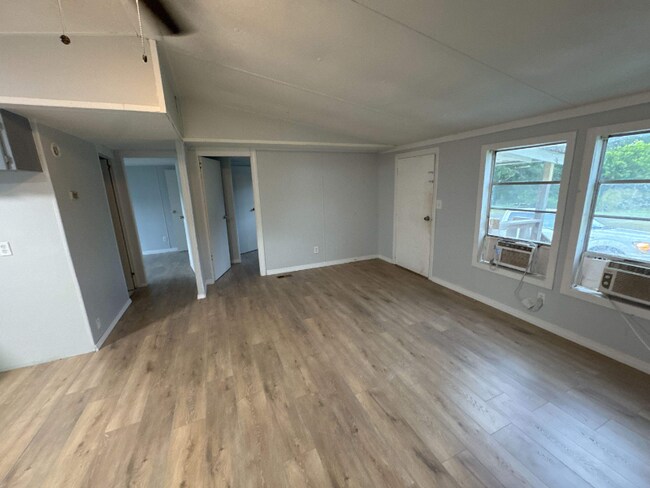 Foto del edificio - 306 Rockhouse Rd E