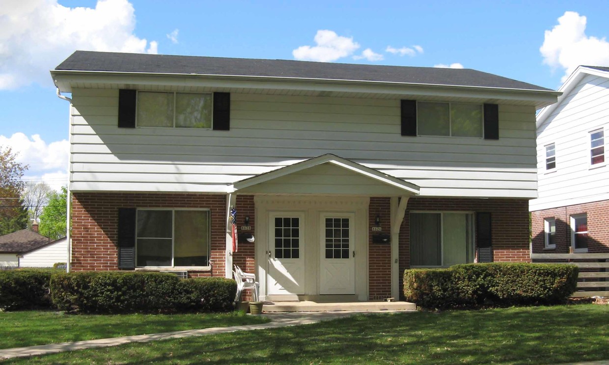 Foto del edificio - 8626-8628 W Howard Ave