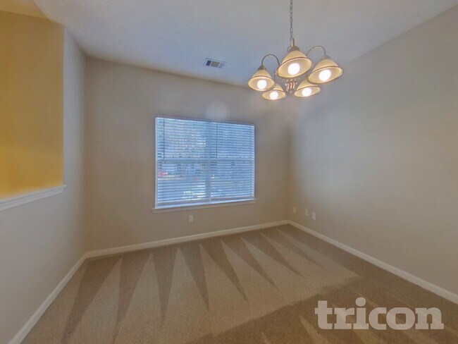 Foto del edificio - 1421 Highgrove Way