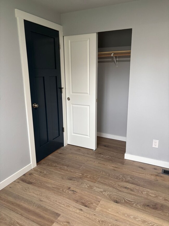 Building Photo - 3 Bed Home with Yard, Garage + In-Unit W/D