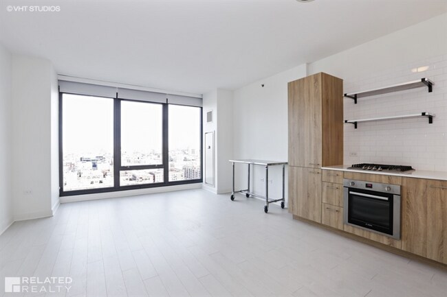 Building Photo - 1035 W Van Buren St