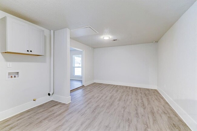 Foto del edificio - 1530 W Donovan St