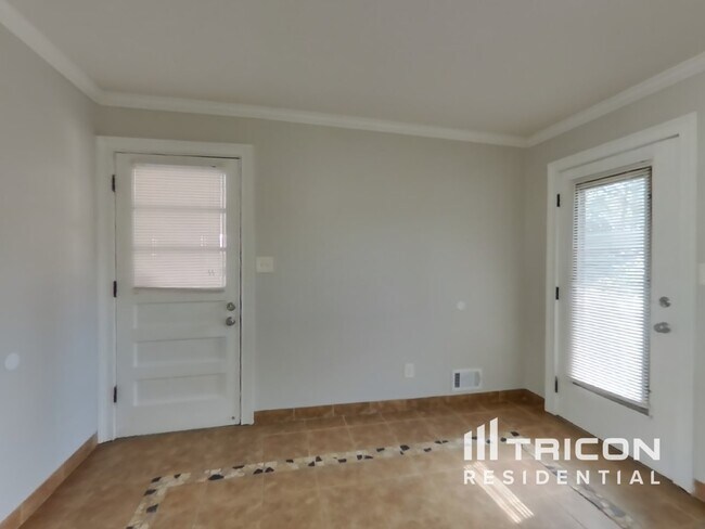 Building Photo - 2878 Blossom Lane East Point GA