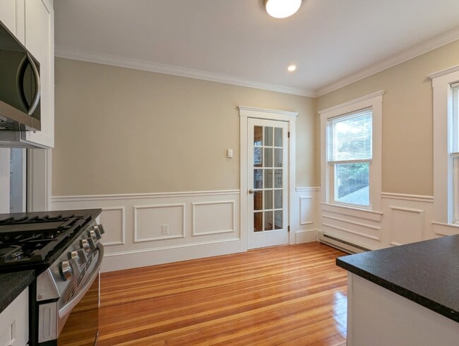 Building Photo - 35 Trowbridge St