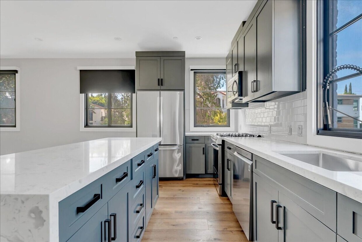 Primary Photo - Beautiful Three Story Townhome!