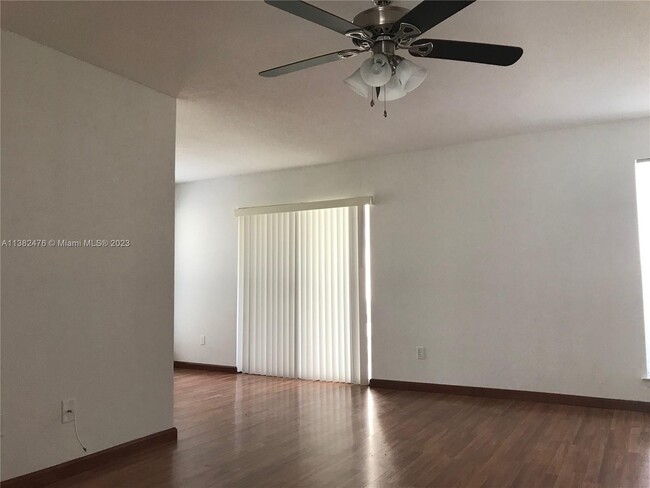 Building Photo - 805 Riverside Dr
