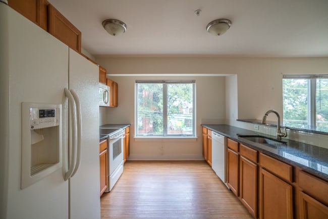 Building Photo - 441 N 32nd St