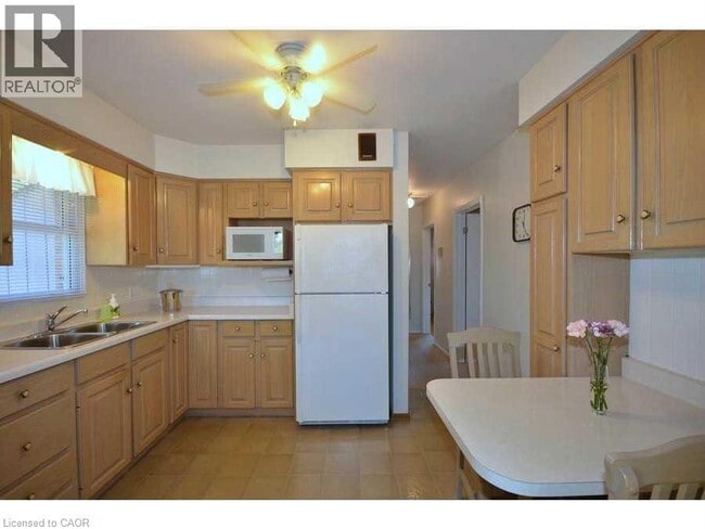 Building Photo - 245 W 33rd St