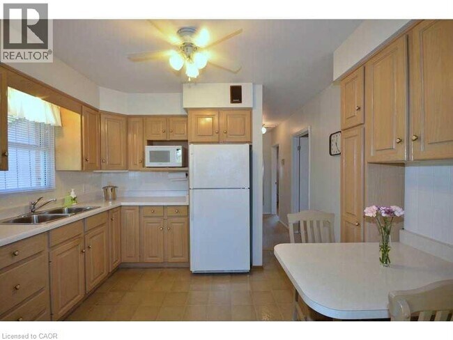 Photo du bâtiment - 245 W 33rd St