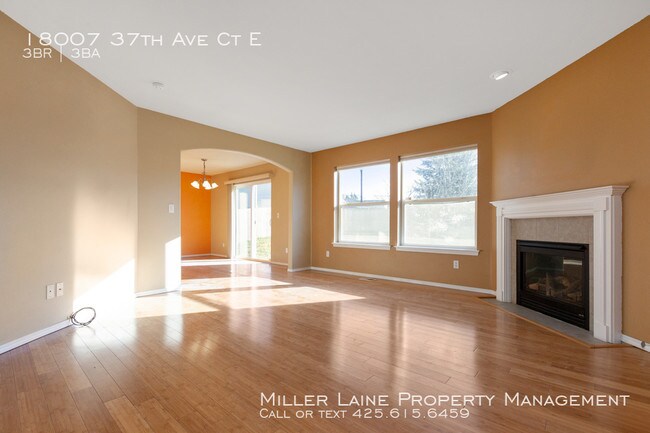 Building Photo - Tacoma 3 Bedroom, Minutes to JBLM!