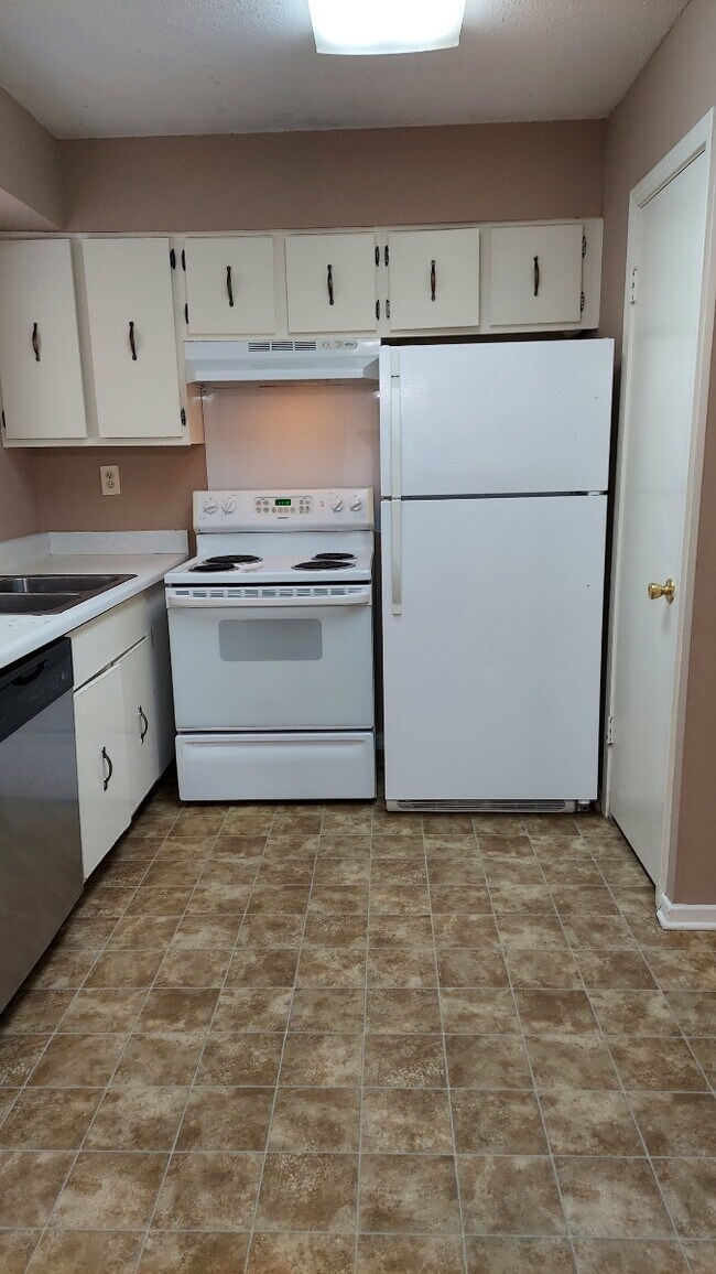 Kitchen - 6441 Gillespie Rd