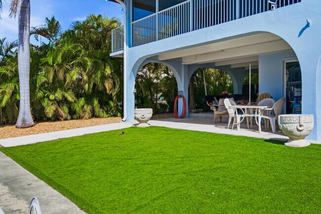 Building Photo - 138 Indies Dr N