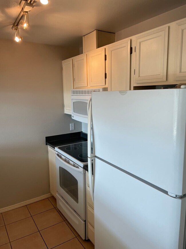 Building Photo - West Seattle View Condo 1bed 1bath