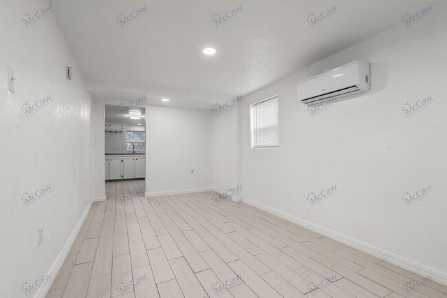 Building Photo - Cute 2/1 Duplex in Fort Worth