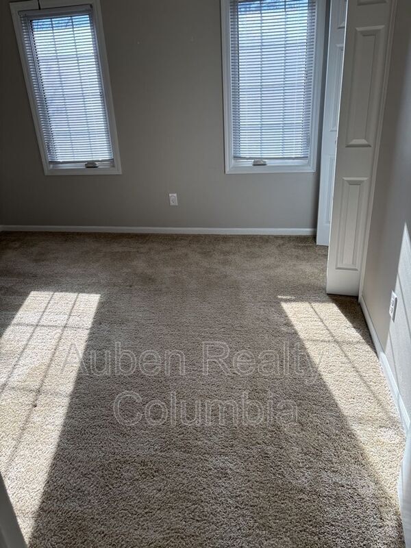 Building Photo - 3 Londonderry Square