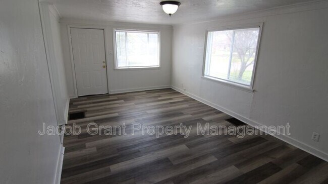 Building Photo - 1282 Highland Dr