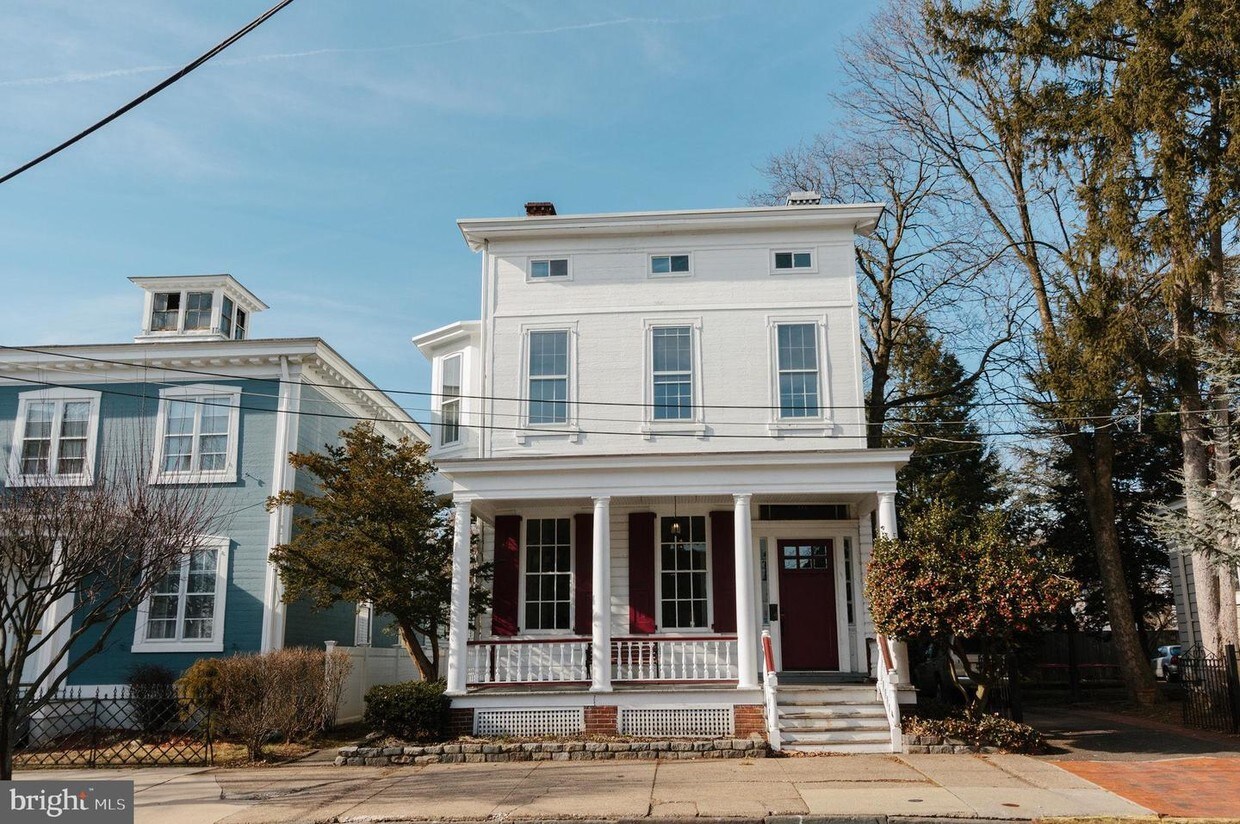 Foto principal - 319 Radcliffe St