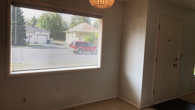Foto del edificio - Spacious 5+bd/2.75 bath home on WWU bus route