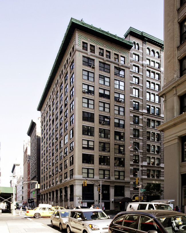 Primary Photo - 222 Park Ave S