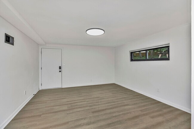 Building Photo - 2535 Lysle Ln