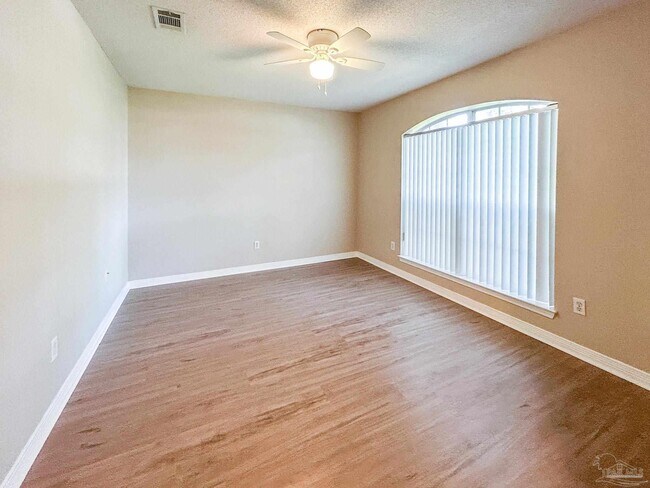 Foto del edificio - 1415 Tender Oaks Ln