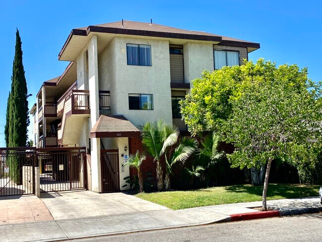 Foto del edificio - 420 Raleigh St